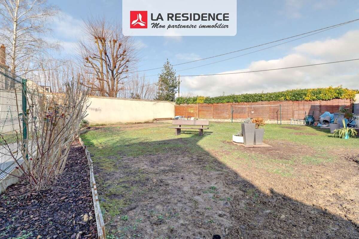 Terrain à MAURECOURT