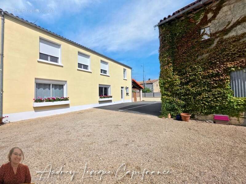 Maison à SAINT-HILAIRE-LA-PALUD
