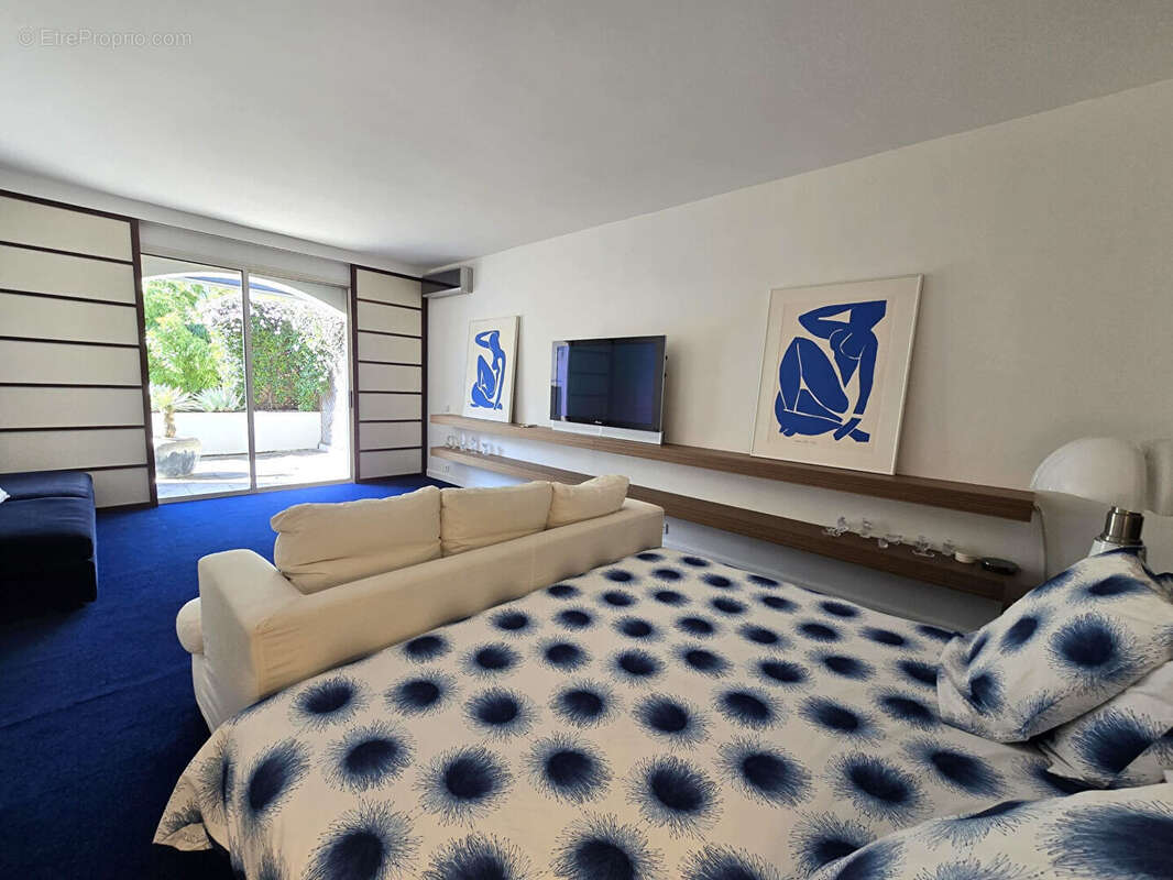 Boulogne-Billancourt .Une maison d'architecte avec piscine secrète. Esprit hollywoodien, aux portes de Paris - photo 11