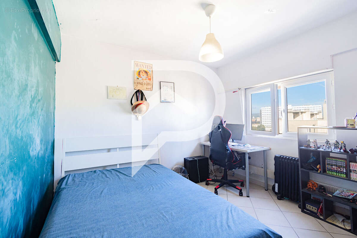 Appartement à MARSEILLE-3E