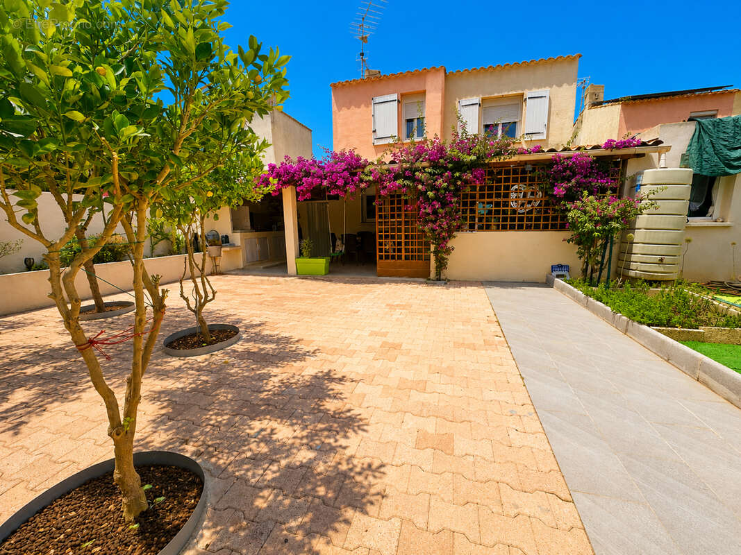 Maison T5 avec jardin et garage - photo 5