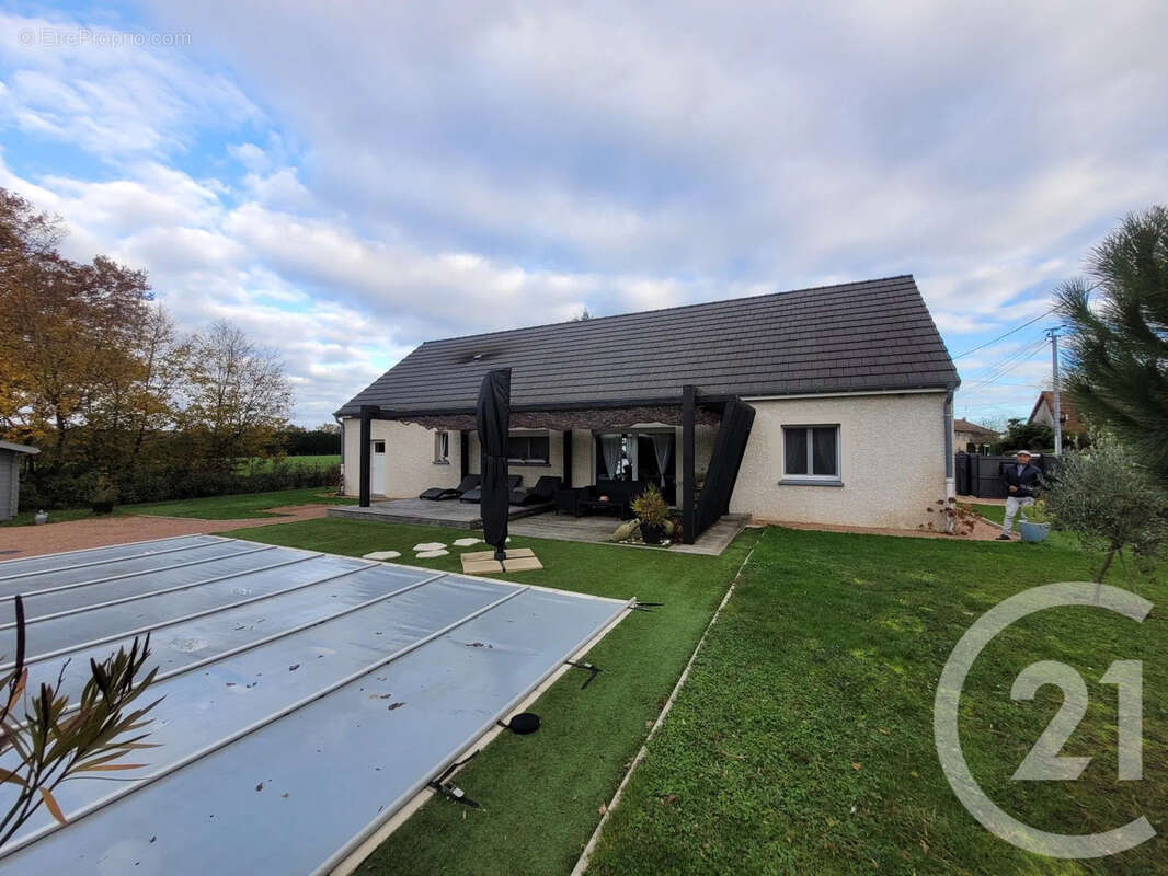 Maison à SAINT-VINCENT-EN-BRESSE