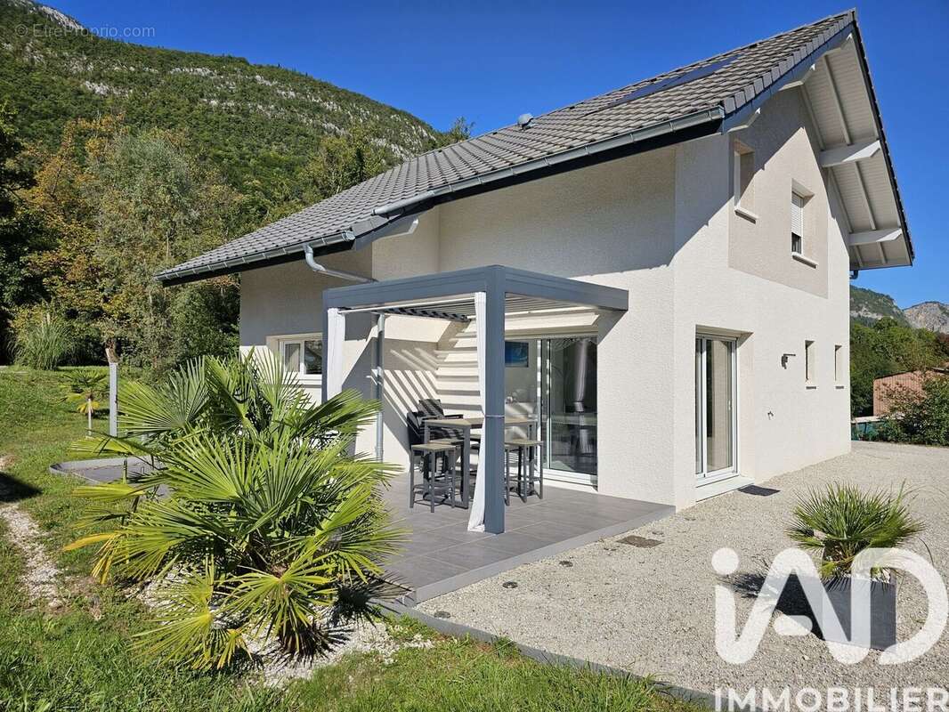 Photo 2 - Maison à LATHUILE