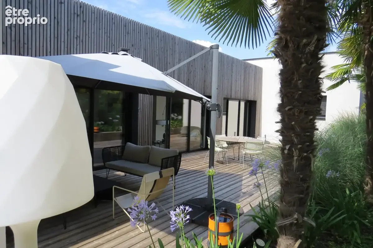 Maison contemporaine  annéà 2011 A decouvrir à saint cyr sur loire avec piscine .pergola .et un jardin magnifique  .grand  garag - photo 7