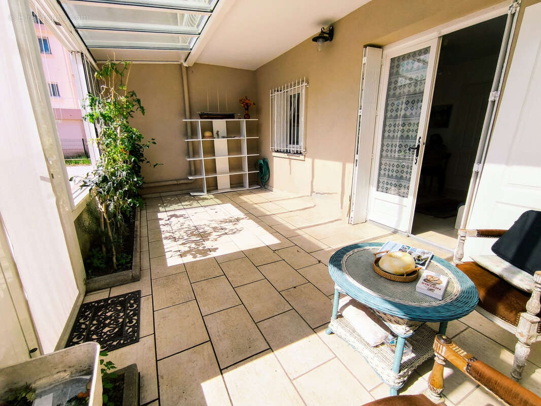 Appartement à SIX-FOURS-LES-PLAGES