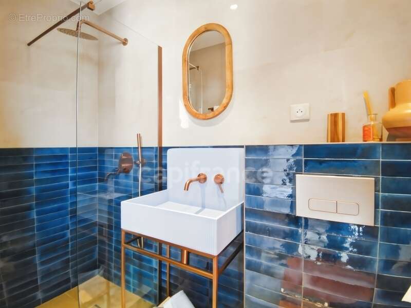 Commerce à AIGUES-MORTES