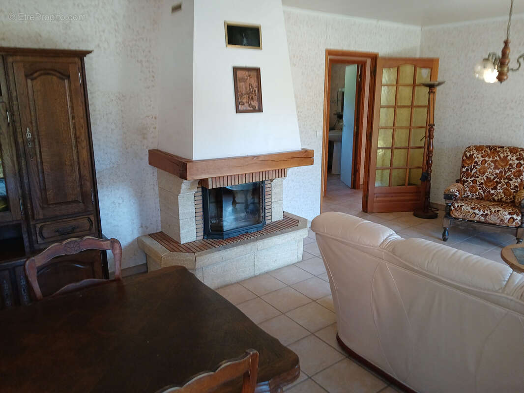 Maison à REYNES
