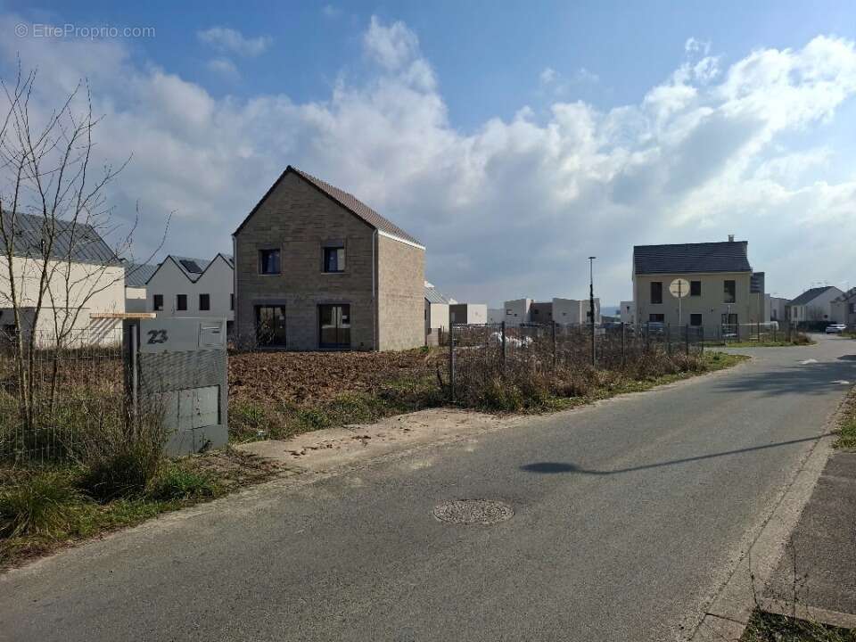 Terrain à BRUYERES-LE-CHATEL