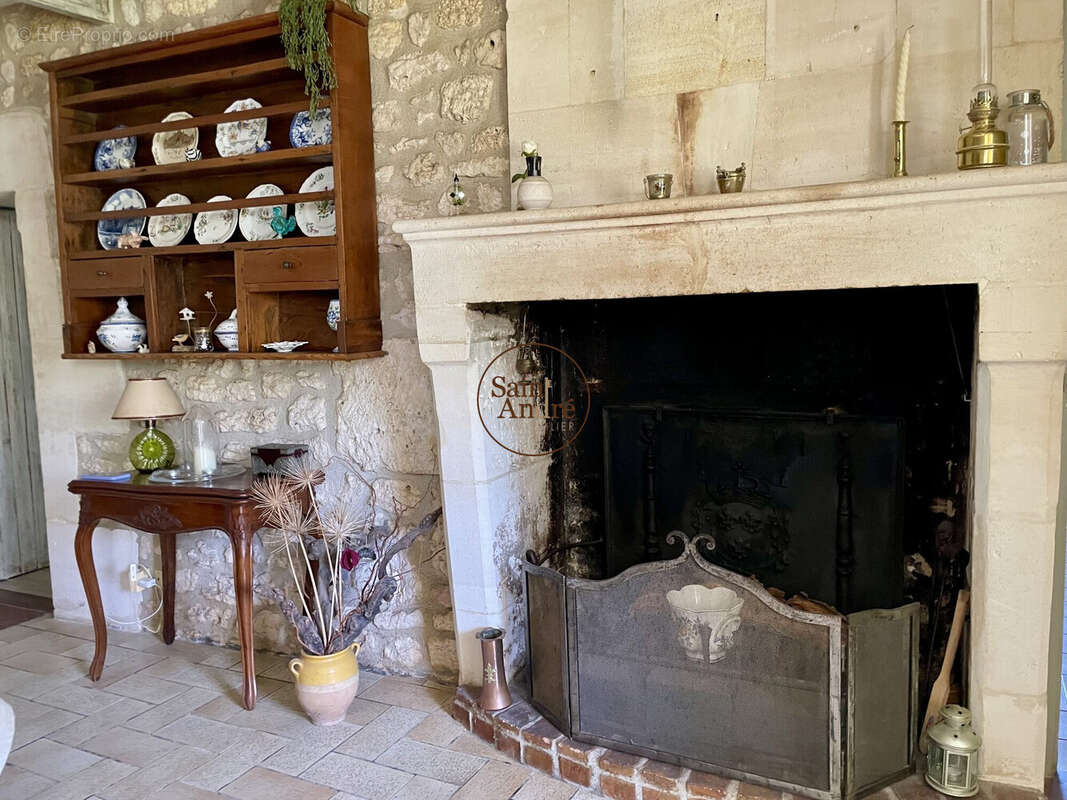 Maison à ROULLET-SAINT-ESTEPHE