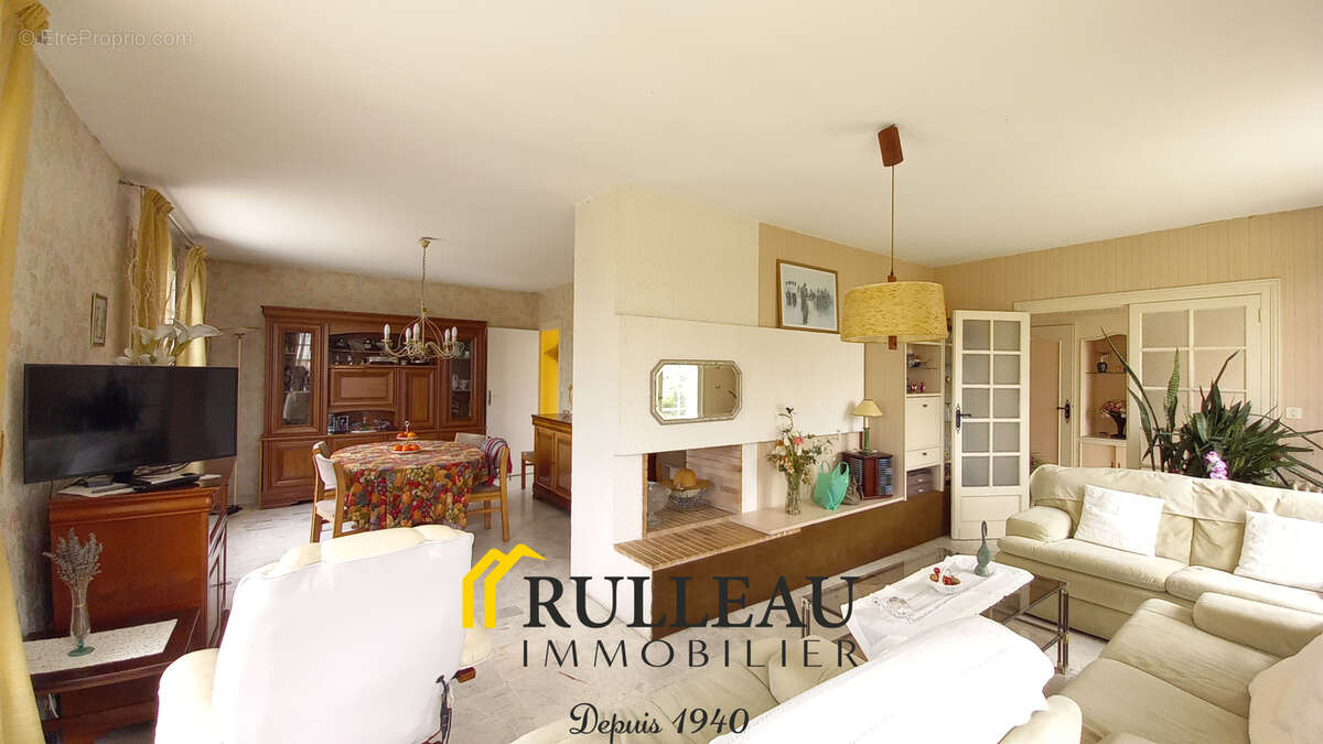 Maison à SAINT-MARTIN-LACAUSSADE