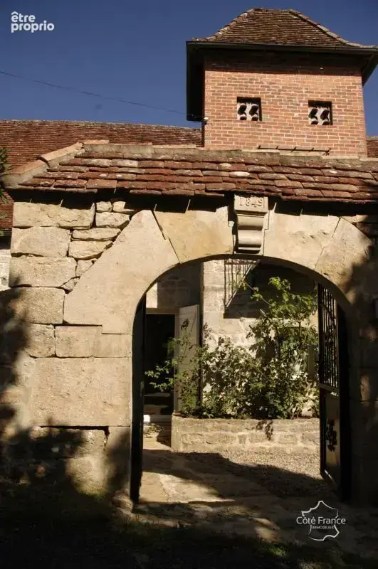 Belle maison en pierre rénovée avec piscine chauffée et char - photo 2