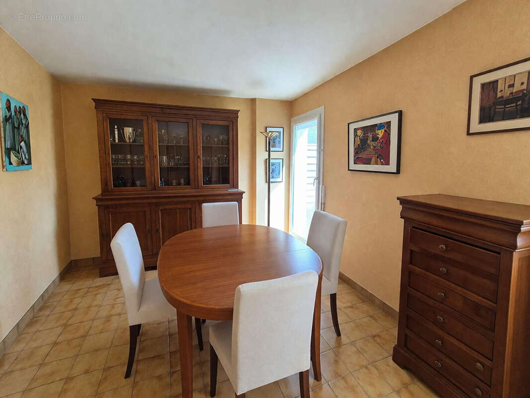 Maison à VOISINS-LE-BRETONNEUX