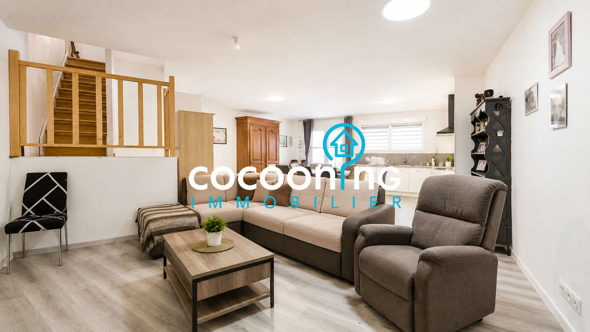 Ensemble immobilier comprenant deux logements d’habitation et une cellule commerciale - photo 8