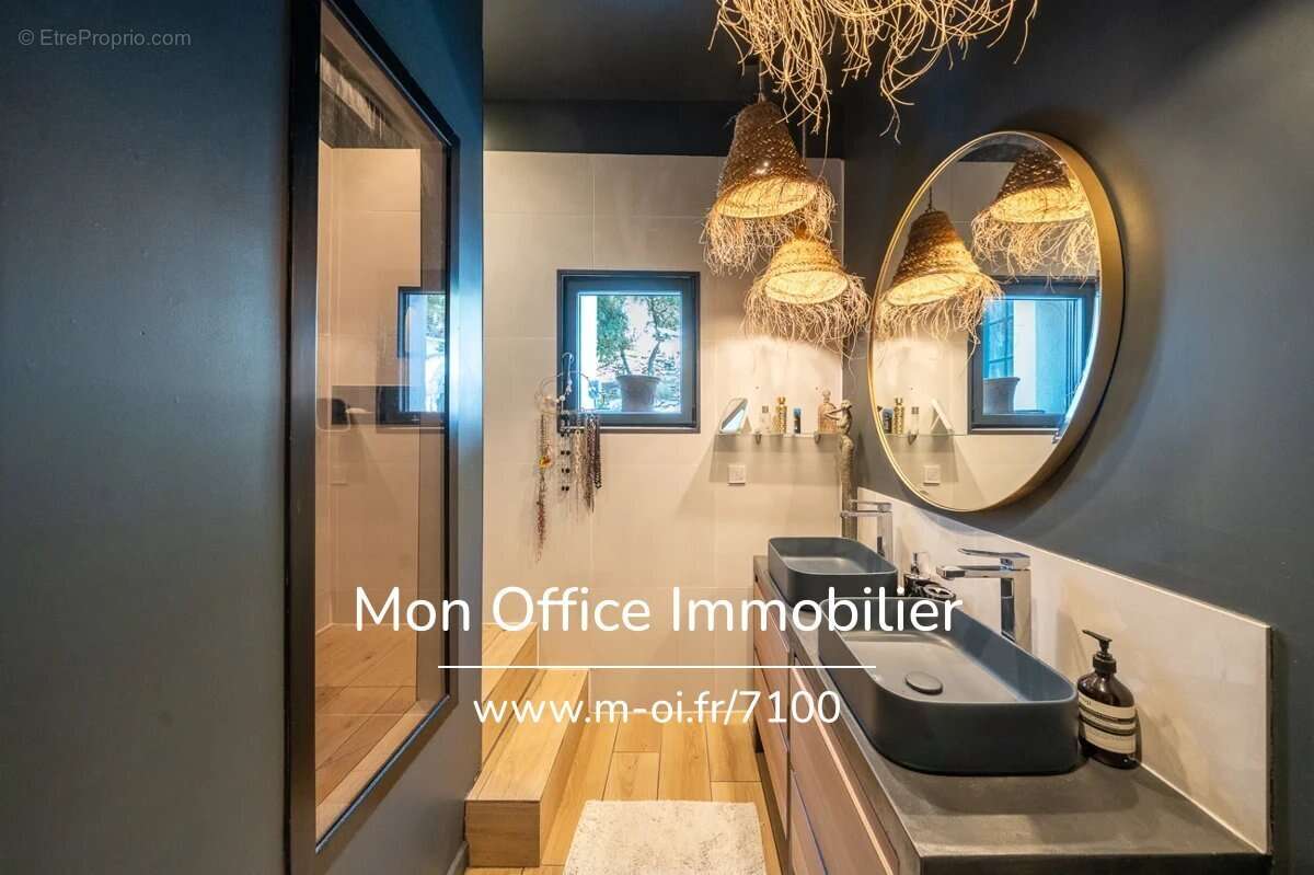 Référence : 7100-NGU. - Maison 9 pièces - Piscine - village à pied - calme - 276m2 - photo 16