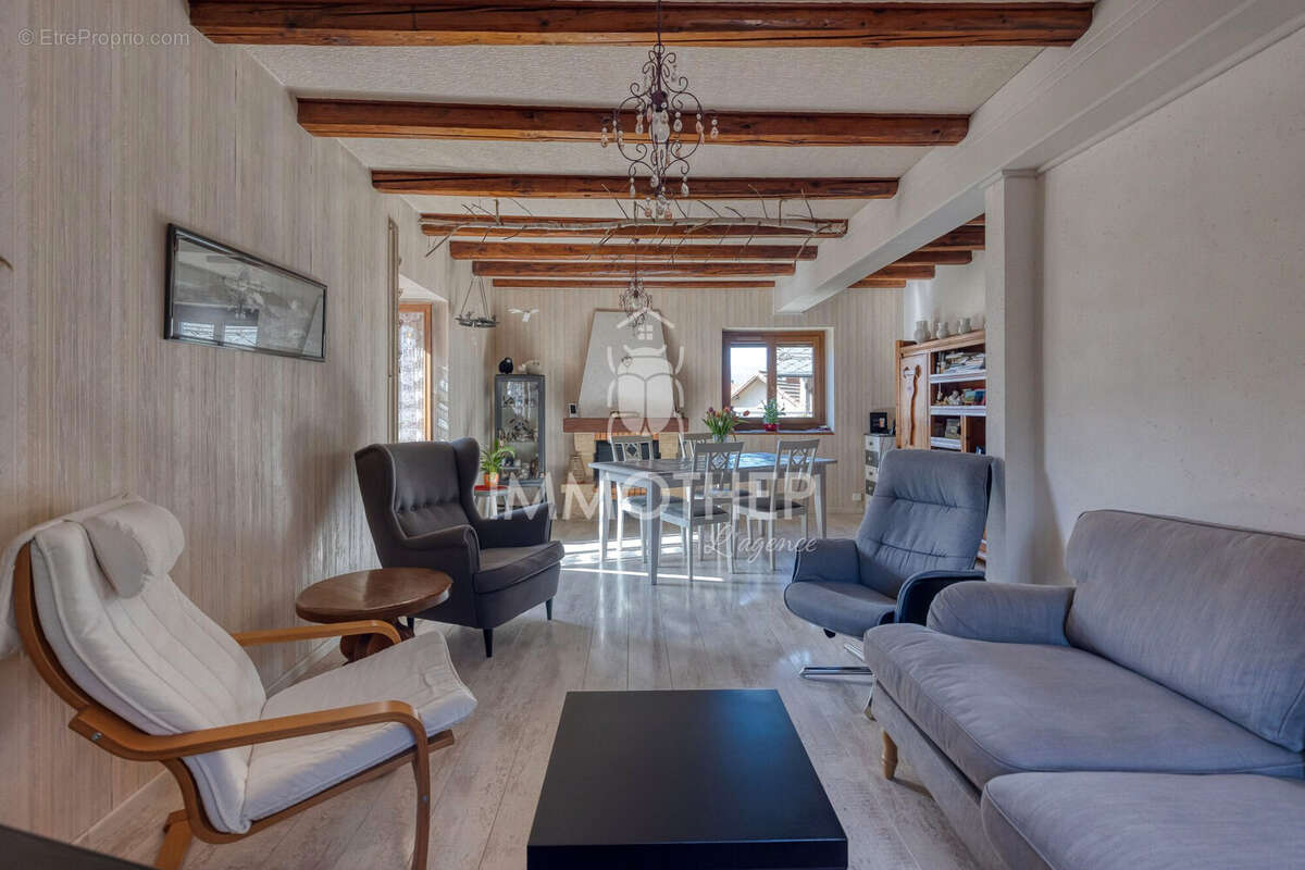 Salle à manger - Maison à LES ADRETS