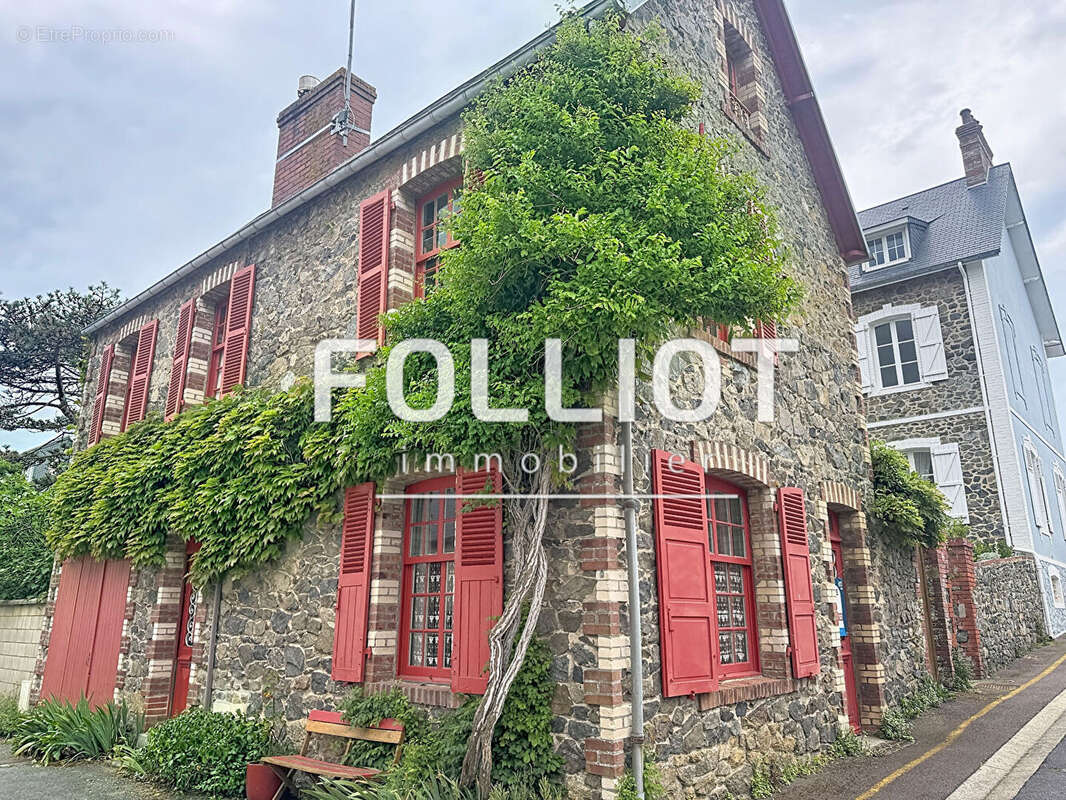 Maison à AGON-COUTAINVILLE
