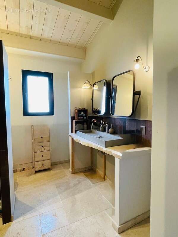 Maison à CROIX-CHAPEAU