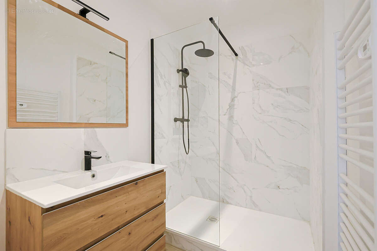 Appartement à SOLLIES-PONT