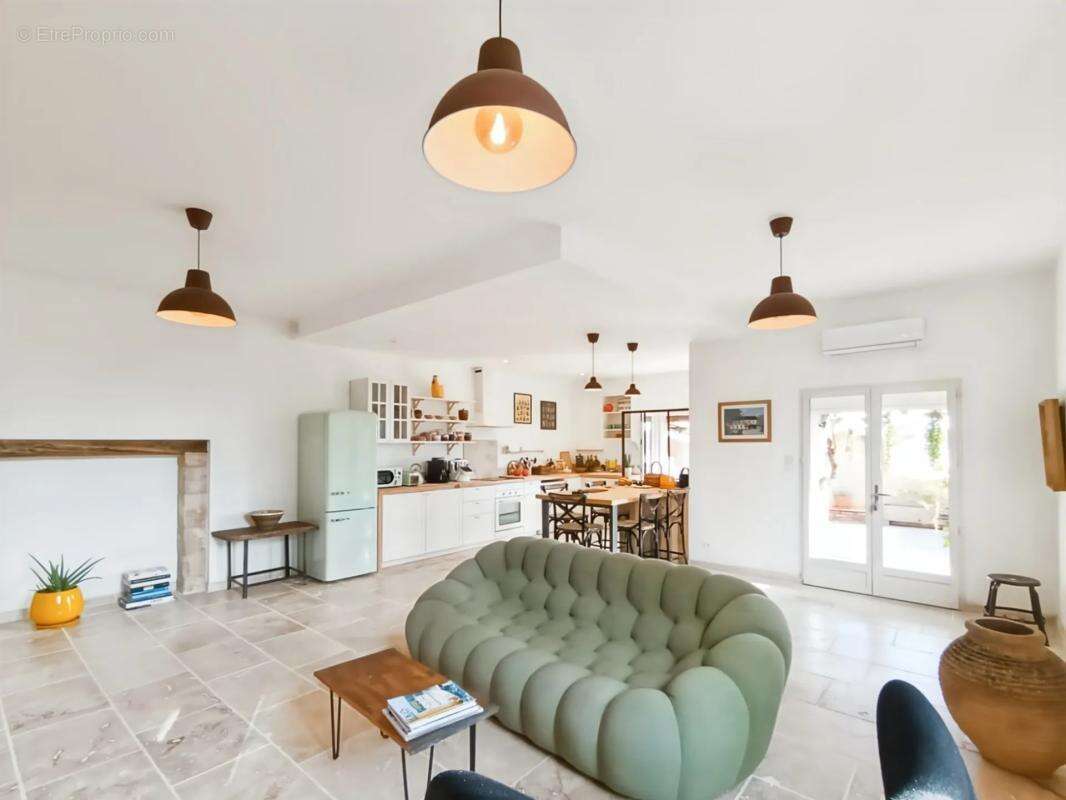 Appartement à LAUDUN-L&#039;ARDOISE