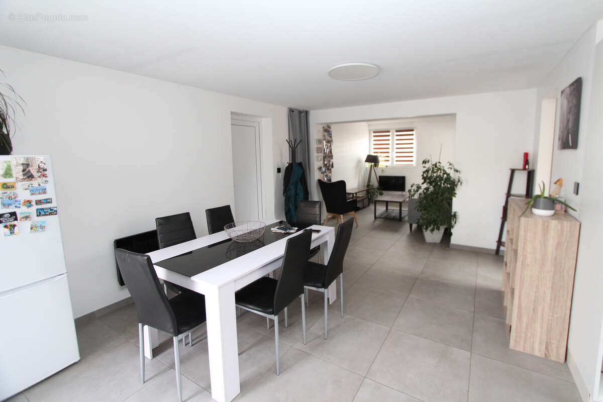 Appartement à AUBOUE