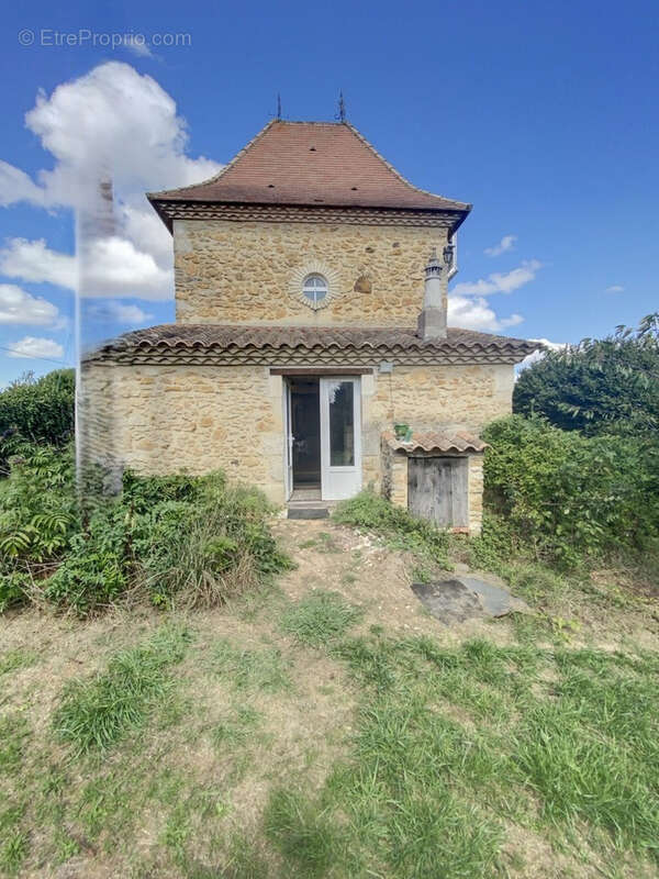 Maison à DOUVILLE