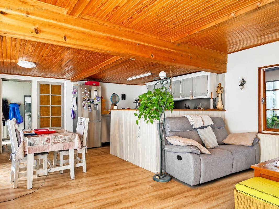 Maison à MEZIN