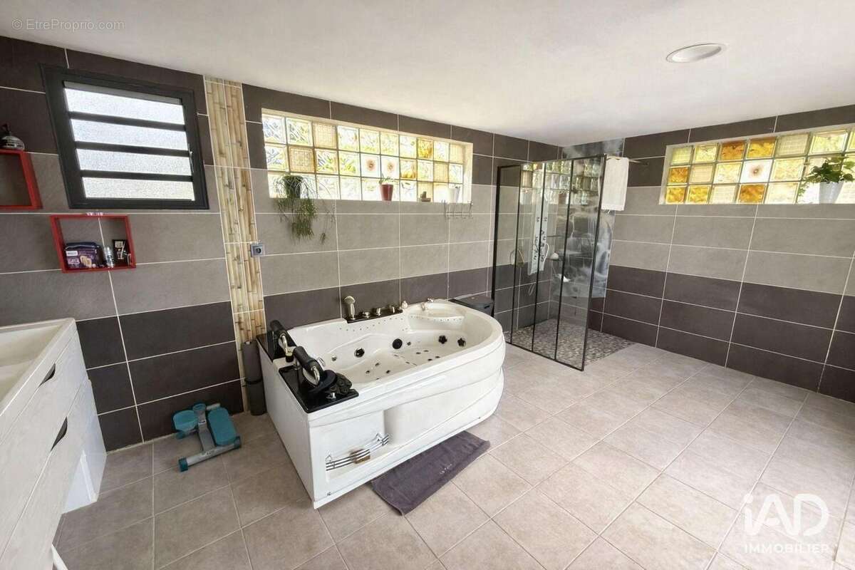 Maison 190 m² à Le Tampon  - photo 6