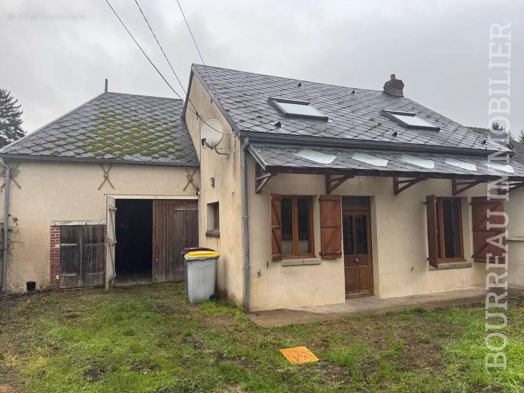 Maison à LA CELLE-SAINT-CYR