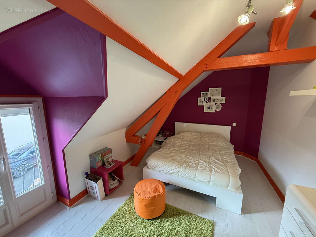 Propriété 8 pièces 135 m2 + Studio de 15 m2 avec Piscine chauffée et grande dépendance sur un terrain de 1200 - photo 9