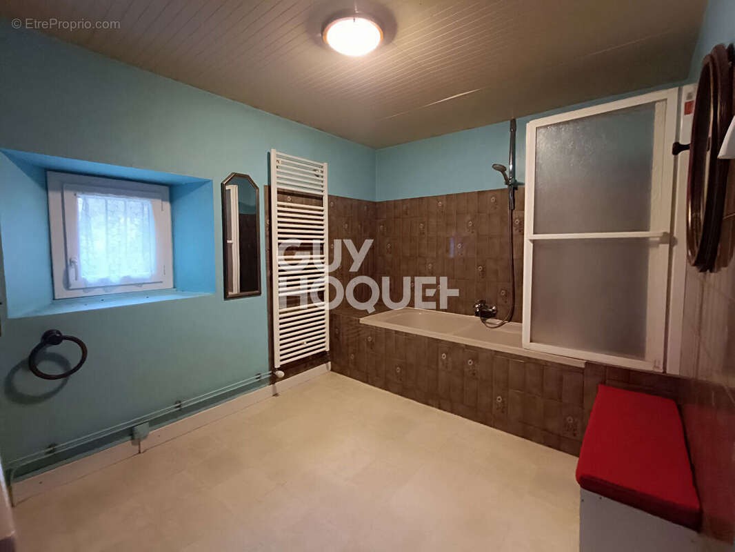 Maison à CHAMBOST-LONGESSAIGNE