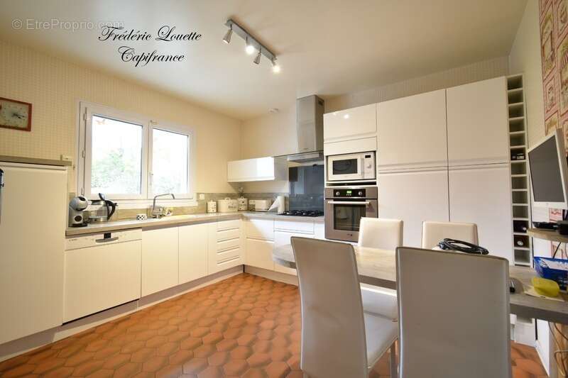 Maison à MONTMORT-LUCY