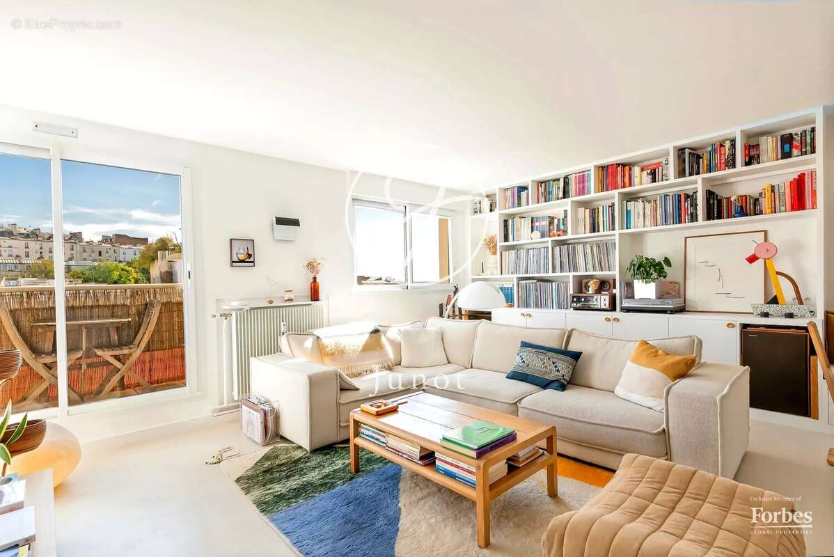 Paris 18e - MARCADET / LAMARCK - Appartement - 3 pièces - 80,03m² Carrez - 2 chambres -  Terrasse et 2 balcons de 29m² - Dernier - photo 3