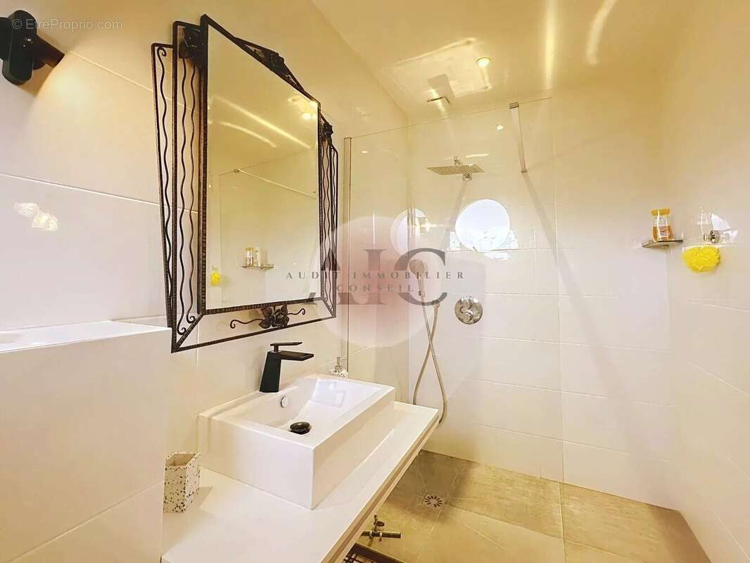 Maison à MONTAUROUX