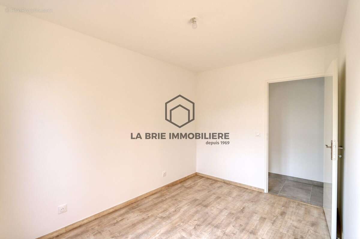 Appartement 61 m² à Mennecy  - photo 8