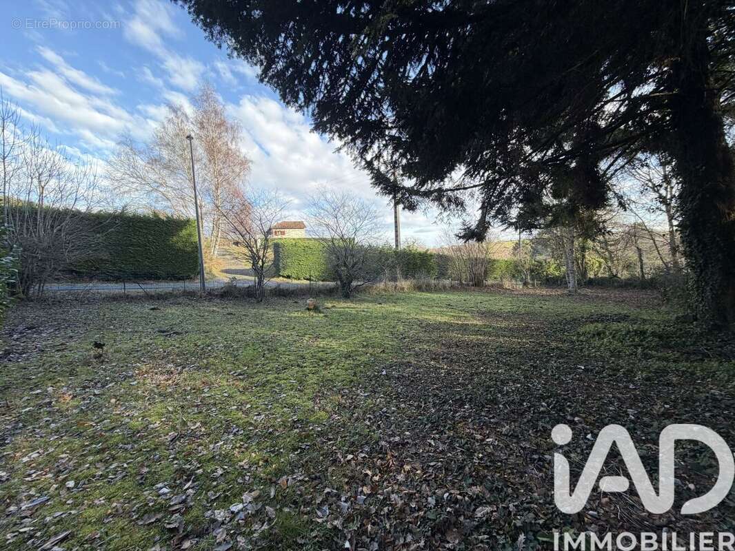 Photo 6 - Terrain à VOLVIC