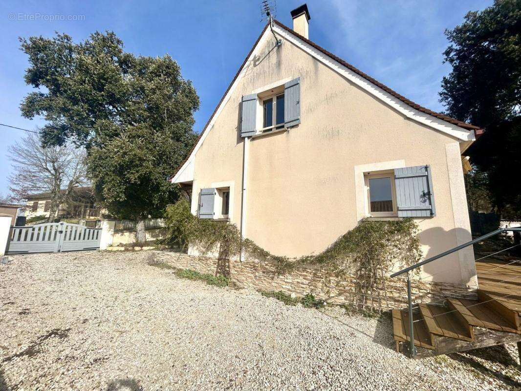 Maison à LACHAPELLE-AUZAC