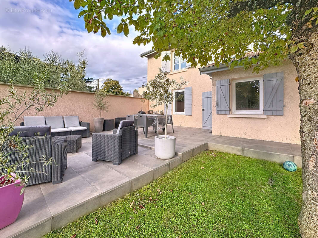 Maison à SAINT-GENIS-LAVAL