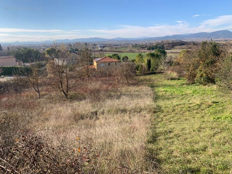 Terrain à SAINT-JEAN-DE-MARUEJOLS-ET-AVEJAN