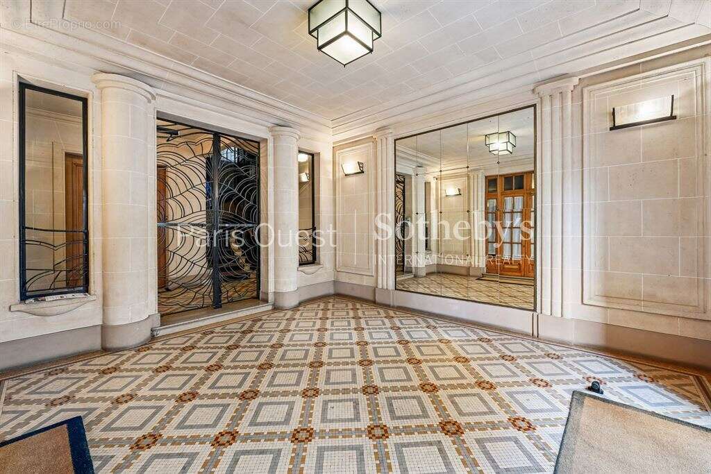 Appartement à NEUILLY-SUR-SEINE