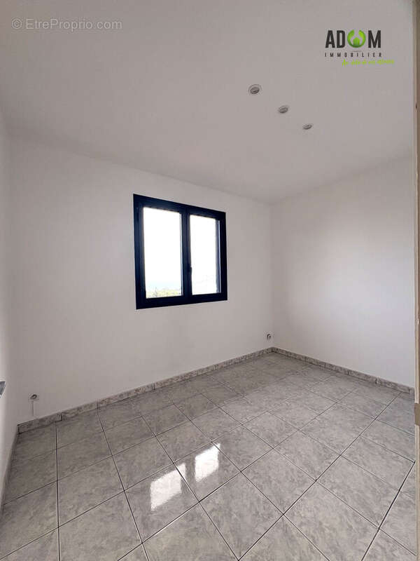 Maison 100 m² à Le Tampon  - photo 7