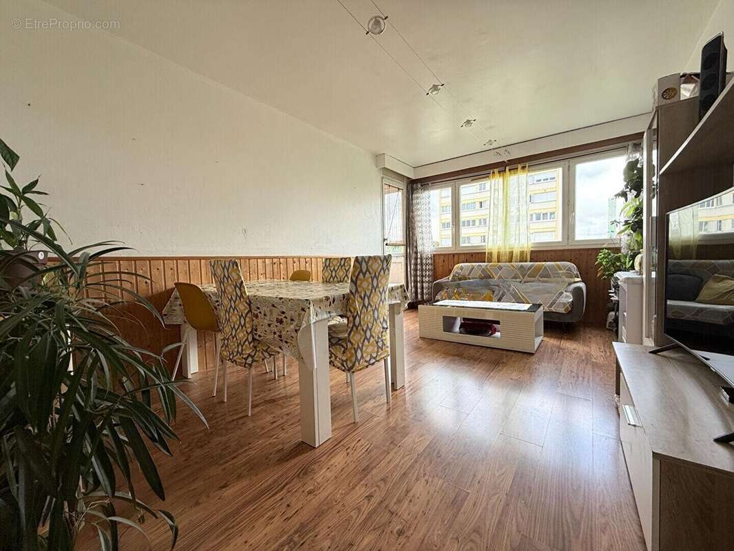 Appartement à RIS-ORANGIS