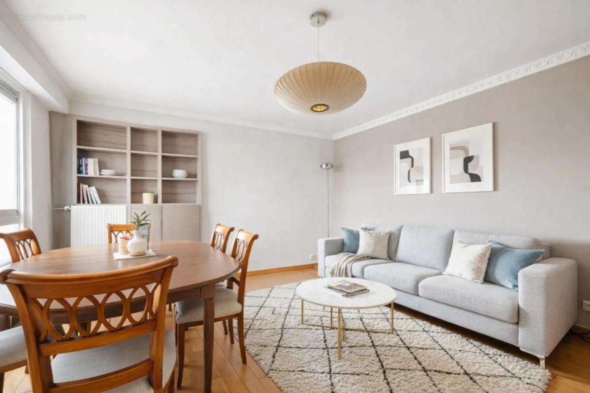 Appartement à COURBEVOIE