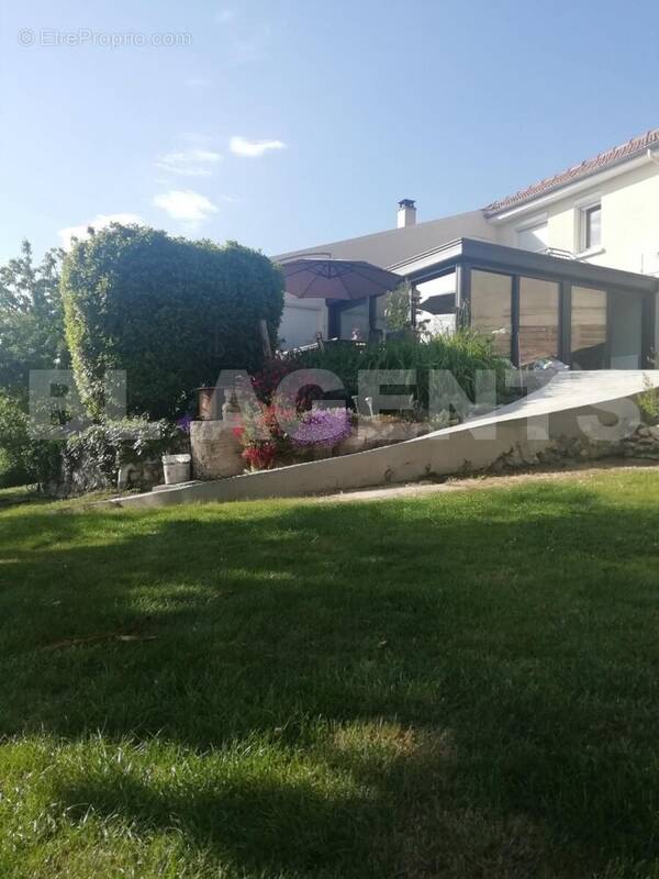 c - Maison à VILLEVAUDE