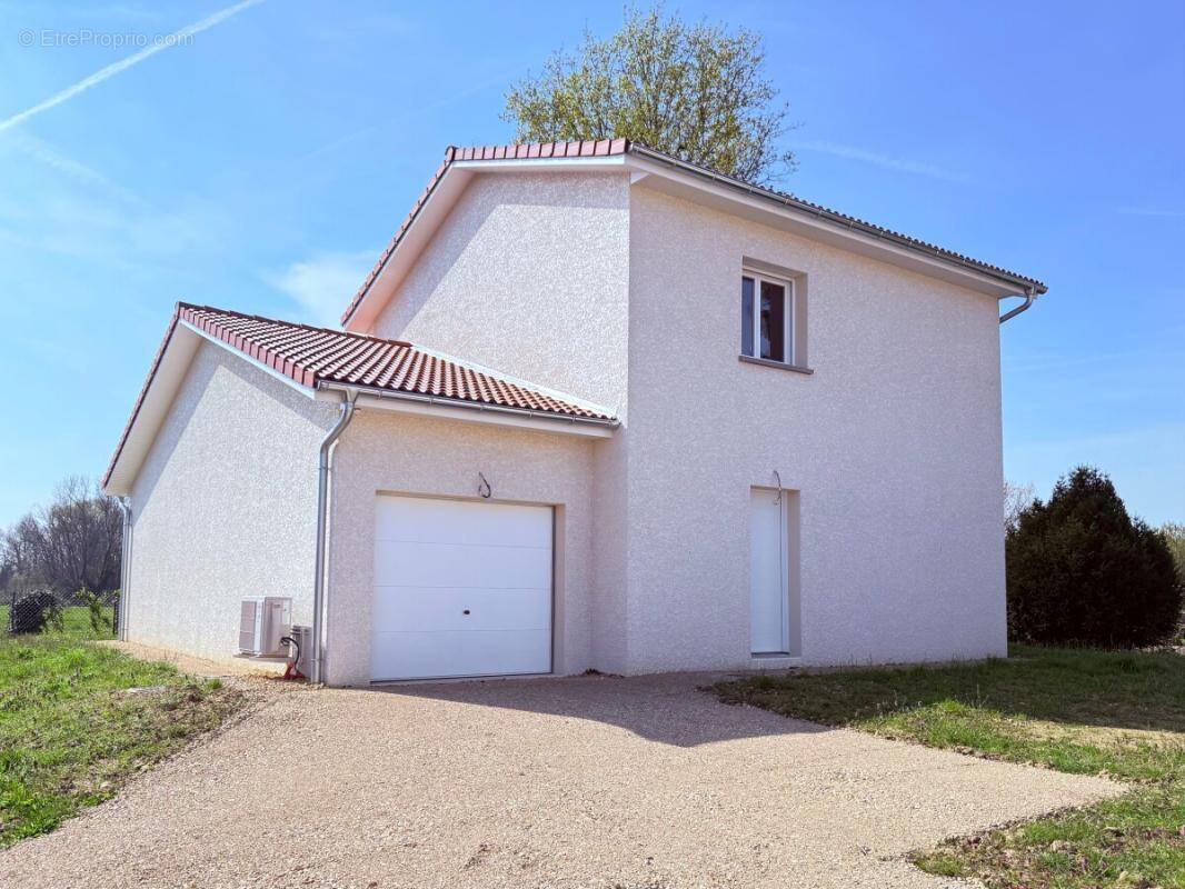 Maison à MEZERIAT