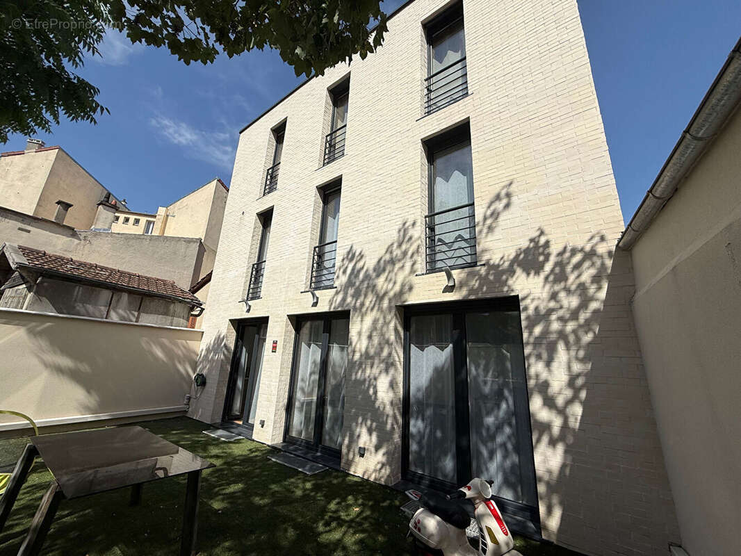 Montreuil limite fontenay, proche du parc beaumonts et du groupe scolaire henri wallon, maison 5 pieces pour famille construite  - photo 11