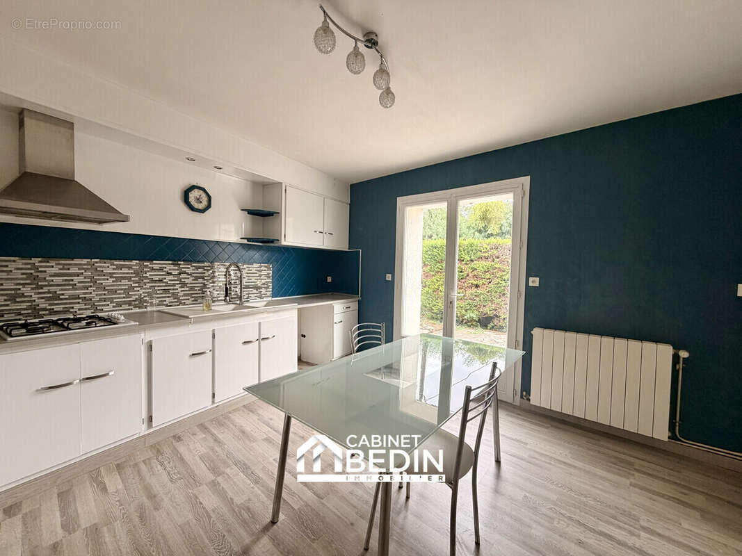 Maison 167 m² à Villegouge  - photo 4