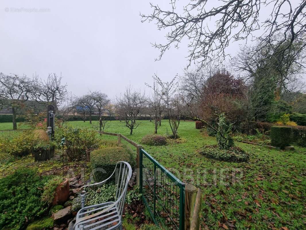 Maison à LE MELE-SUR-SARTHE