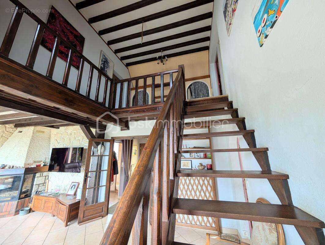 Demeure familiale de 171 m², dépendances et chapelle sur un parc de 5100 m² - photo 13