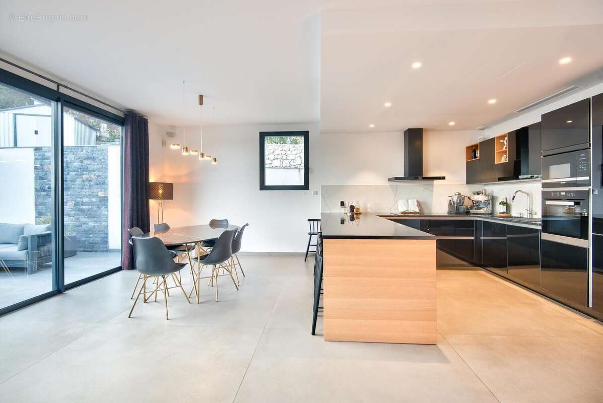 Maison à TOURRETTE-LEVENS