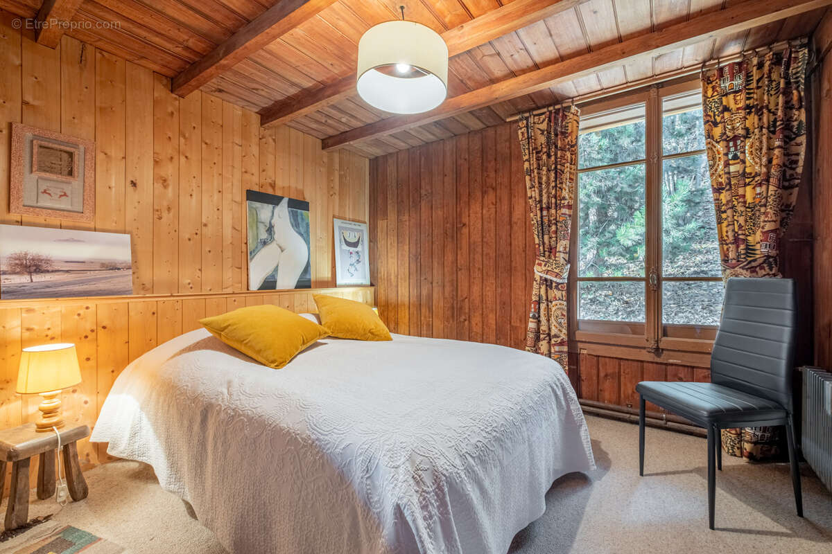 Saint-Gervais-Les-Bains/ Le Gollet - Chalet à rénover  -  L’âme de la montagne : un refuge de caractère aux ra - photo 8